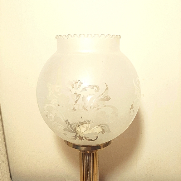 Frosted Floral Victorian Style Pedestal Gold Tone Tealight/Votive Candle Holder - Picture 5 of 7